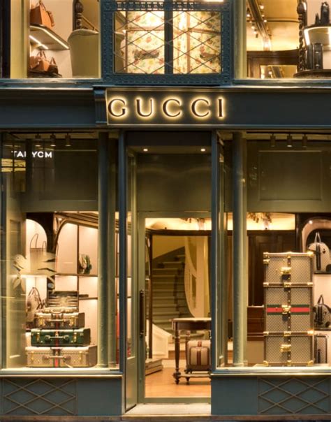 gucci paris location.